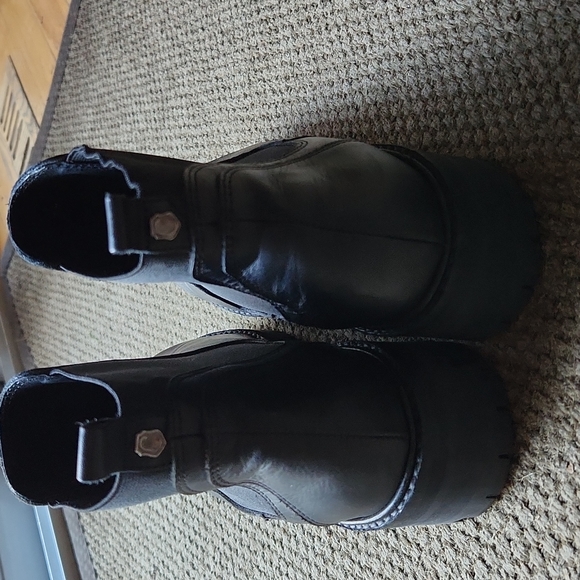 Chelsea Boots - Picture 2 of 9